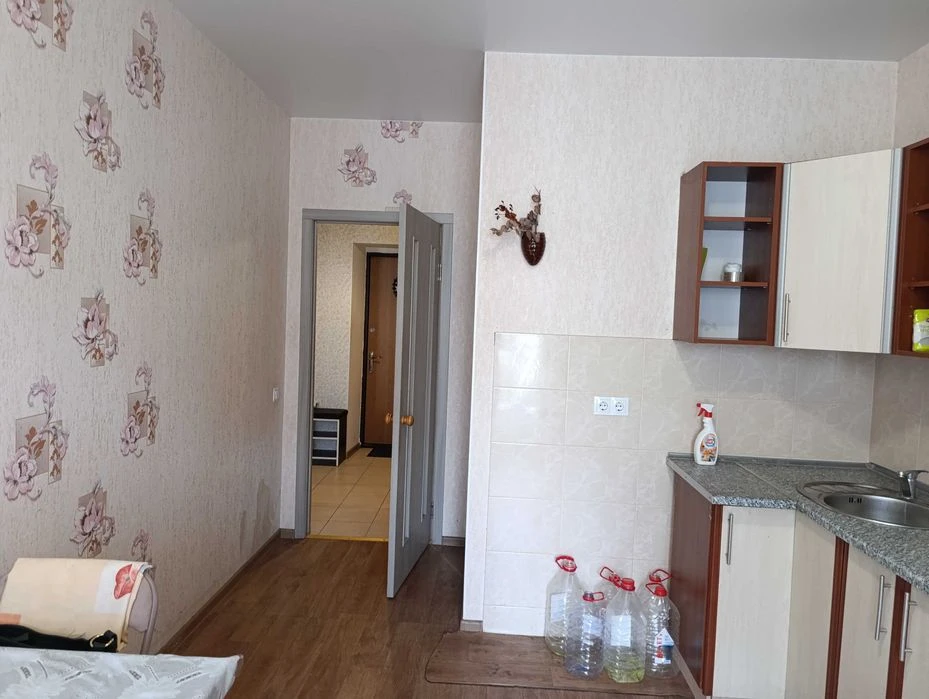 1 кім 46м.кв в новому цегляному будинку не далеко від ринка