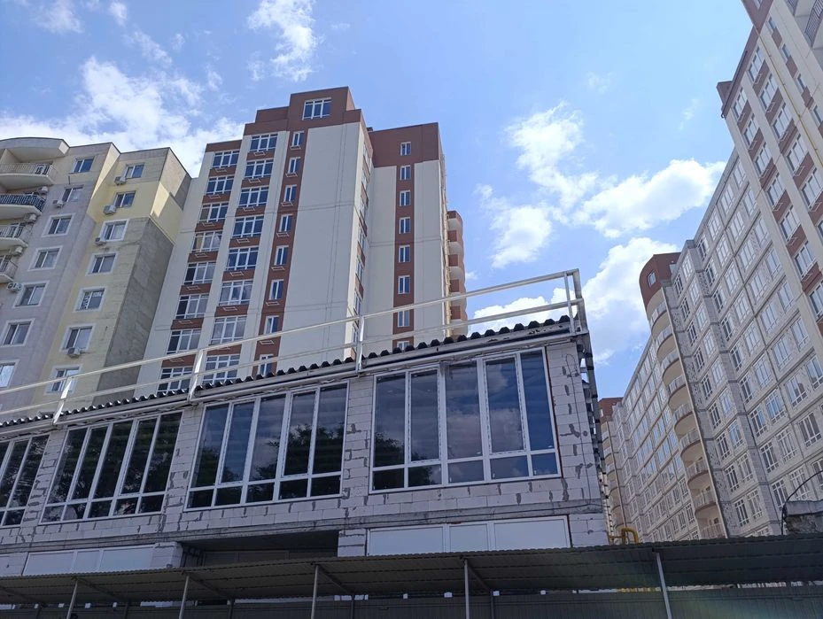 1 кім 46м.кв в новому цегляному будинку не далеко від ринка
