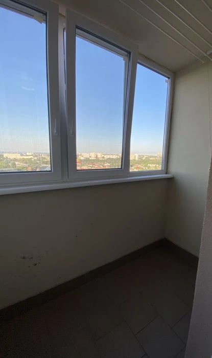3 х комн.квартира  83 кв.м.  средний этаж . ЖК со всей инфра