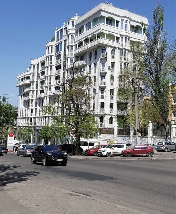 3-комнатная в Центре в малоквартирном клубном доме ЖК Шах-На
