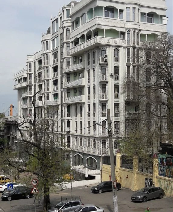 3-комнатная в Центре в малоквартирном клубном доме ЖК Шах-На