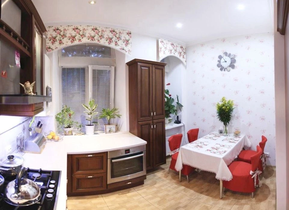 Продаж 3-кімнатної квартири з ремонтом у центрі | вул. М. Кр