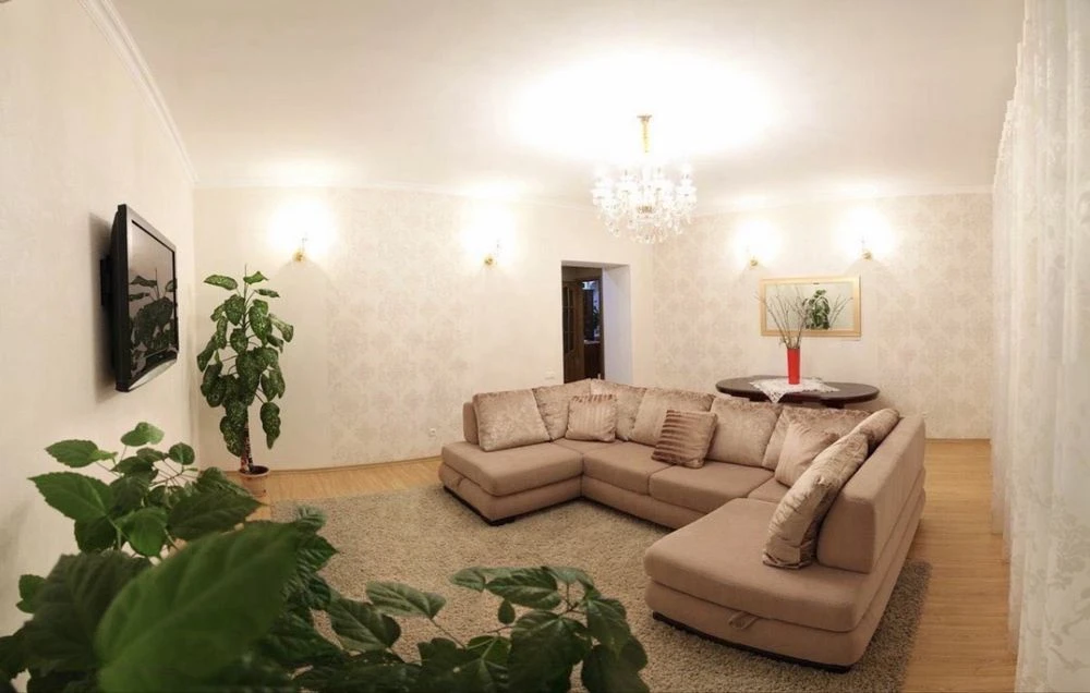Продаж 3-кімнатної квартири з ремонтом у центрі | вул. М. Кр