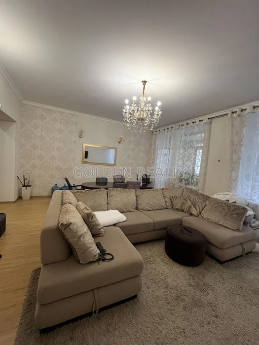 Продаж 3-кімнатної квартири з ремонтом у центрі | вул. М. Кр