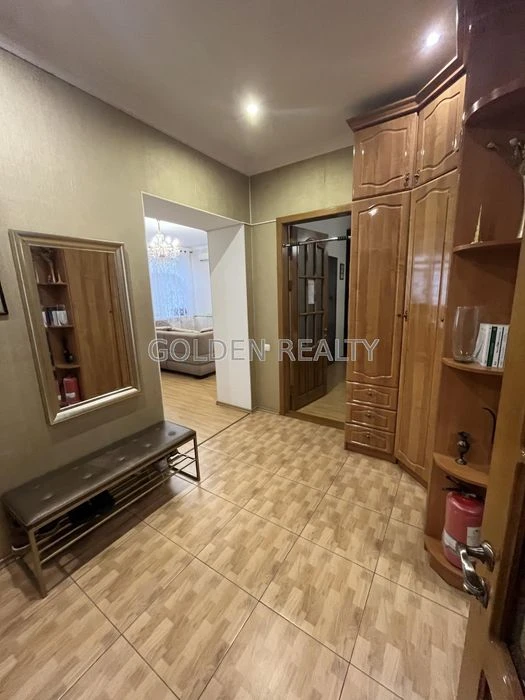Продаж 3-кімнатної квартири з ремонтом у центрі | вул. М. Кр