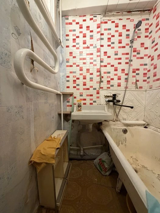 В продажу 3 к к в Центрі / вул. Робоча ( Сухий Фонтан )