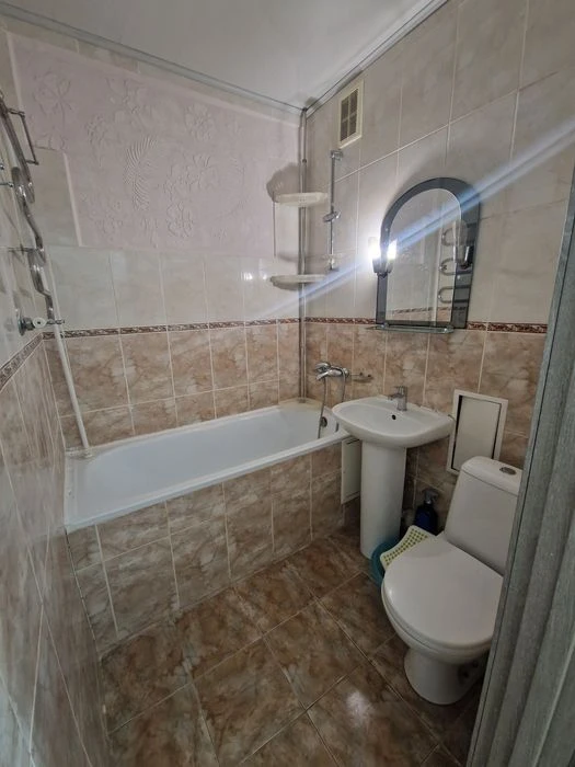 Продам 1 кімнатну квартиру. Вул. Довженка.