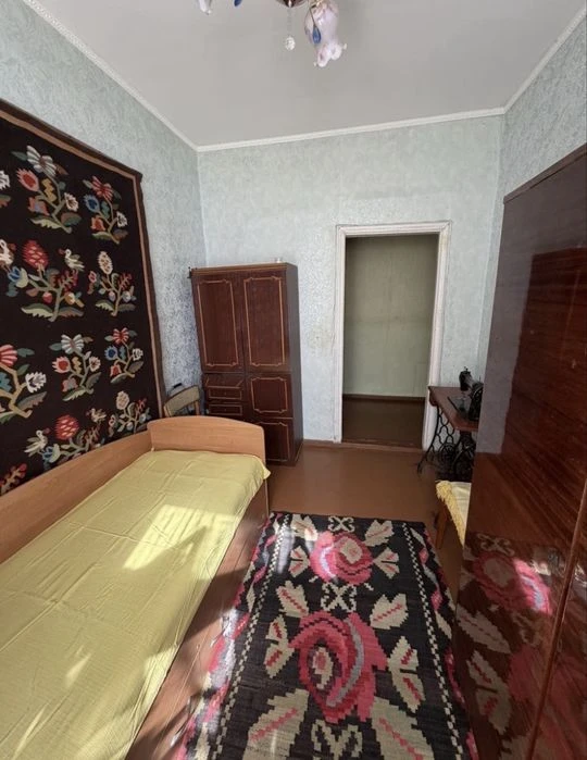 Продам 3 кімнатну квартиру.з власним подвірʼям