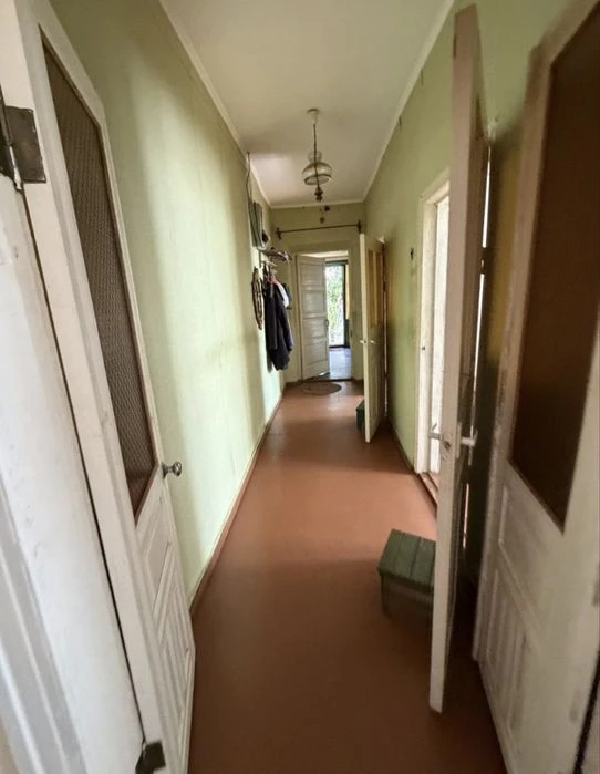 Продам 3 кімнатну квартиру.з власним подвірʼям
