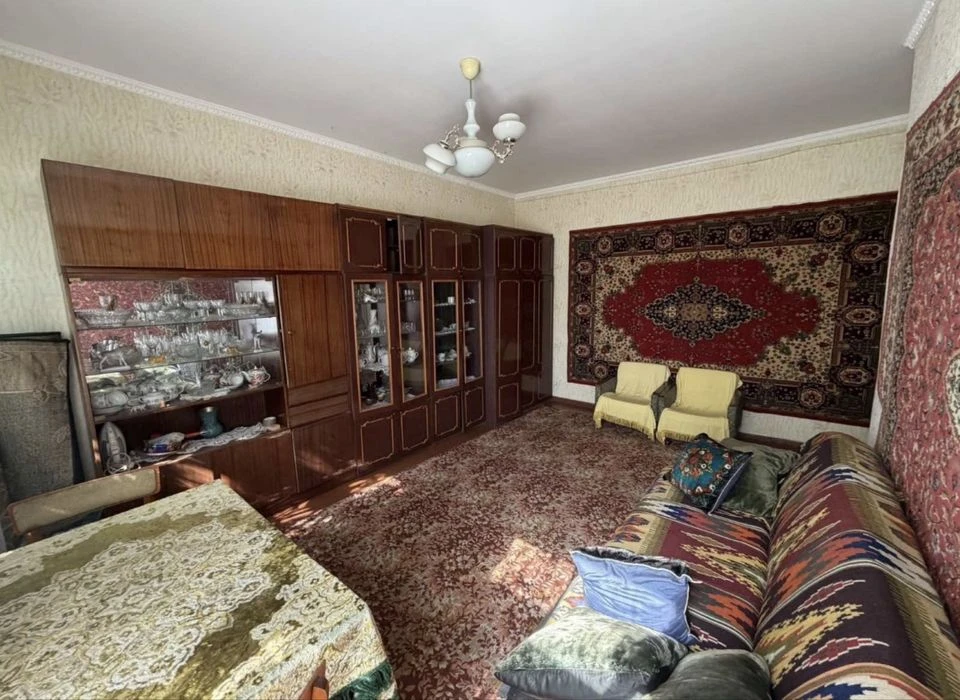 Продам 3 кімнатну квартиру.з власним подвірʼям