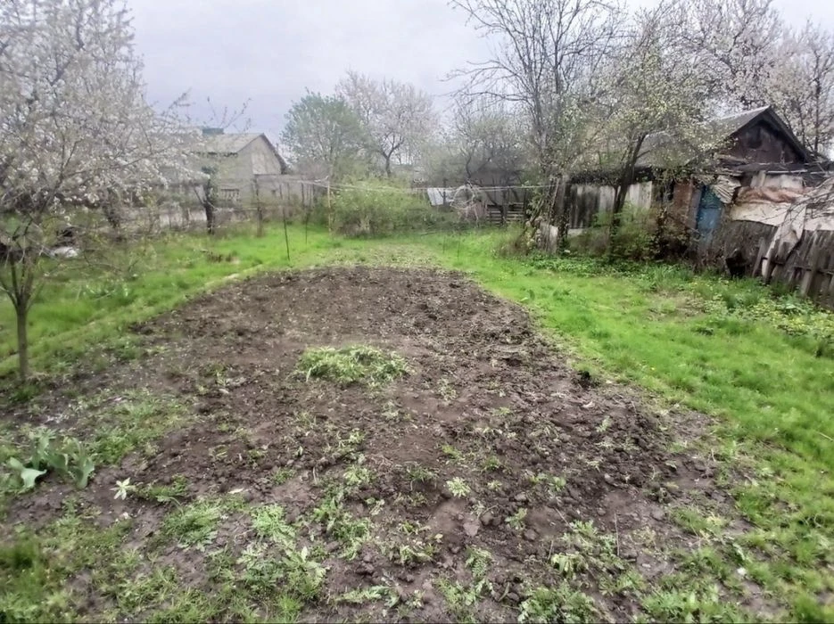 Продам 3 кімнатну квартиру.з власним подвірʼям