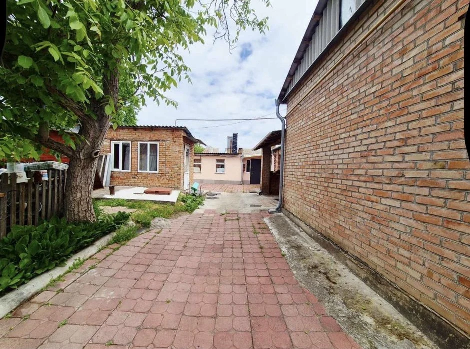Продам частину Будинку в центрі міста вул.Карабінерна