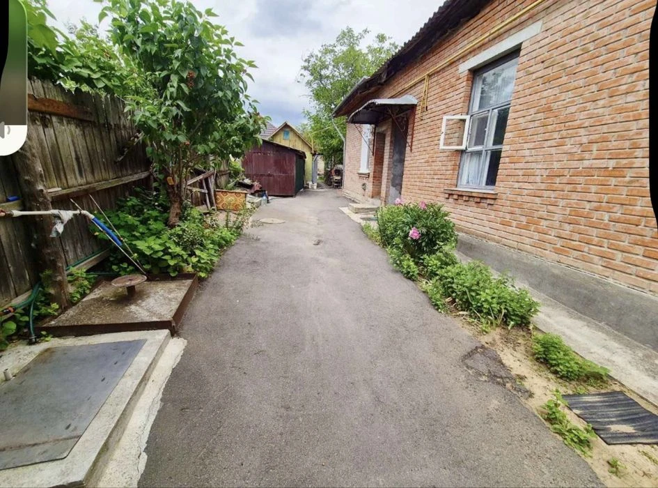 Продам частину Будинку в центрі міста вул.Карабінерна