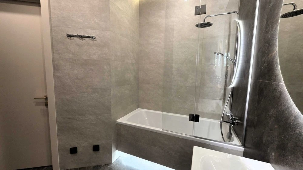 Продаж 3к квартири з ремонтом 101.4 м² | вул. Андрія Верхогл