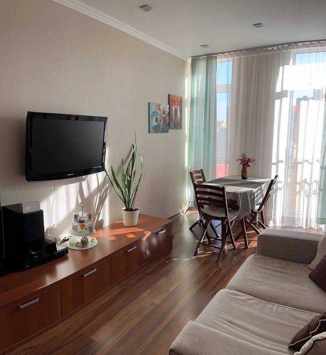 3-room apartment for sale, renovated, furnished, Comfort Town residential complex