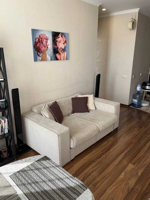 3-room apartment for sale, renovated, furnished, Comfort Town residential complex