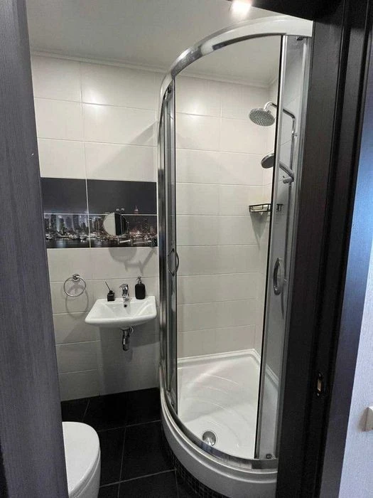 3-room apartment for sale, renovated, furnished, Comfort Town residential complex