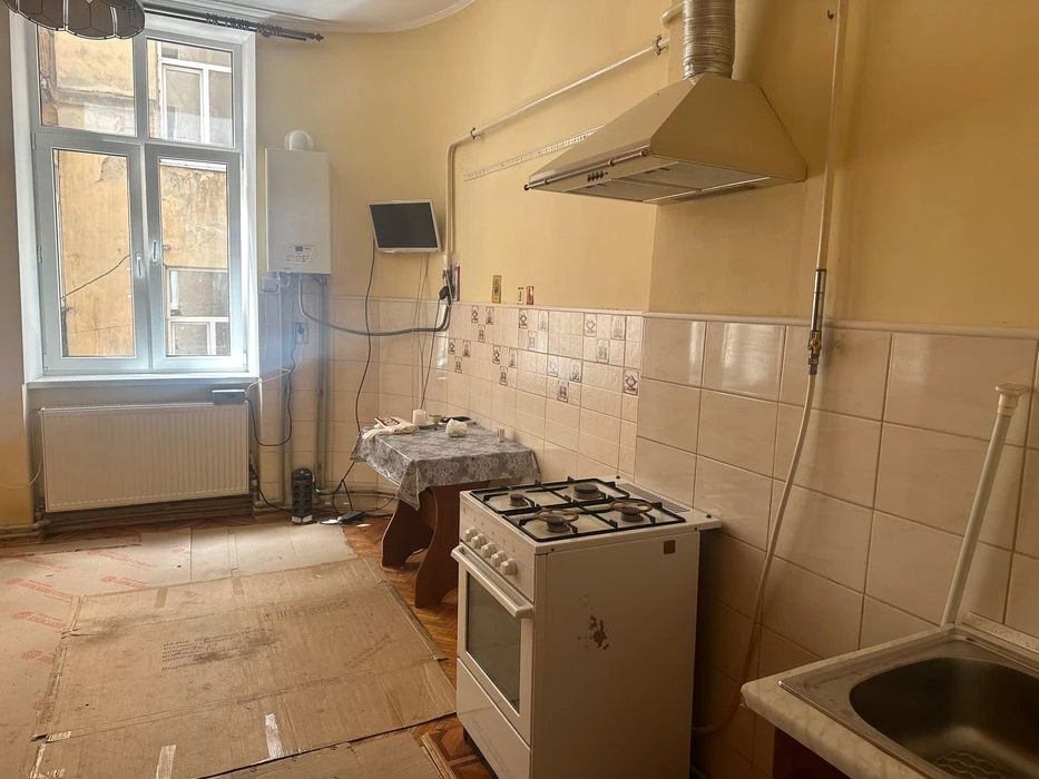 Продажа квартиры в центре города, возможно использование под офи
