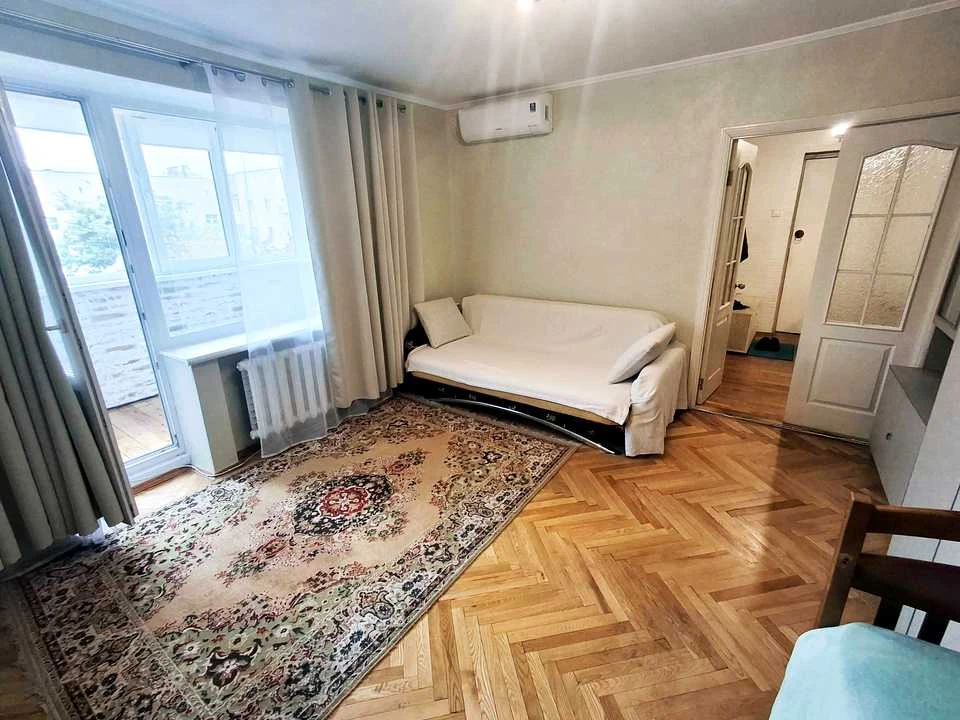 Квартира. Київ, Брюссельська вул. (Гончарова)