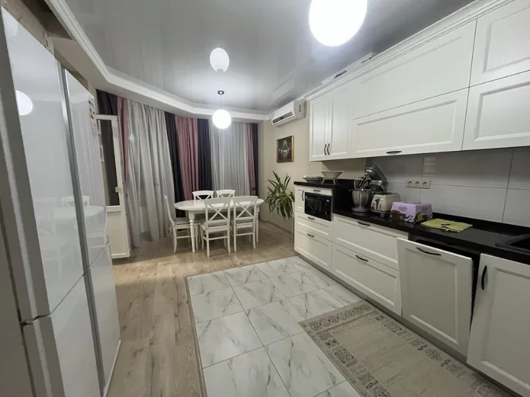 ЭКС!Продам красивую 3 к.  квартиру 90 м  с евроремонтом р-н
