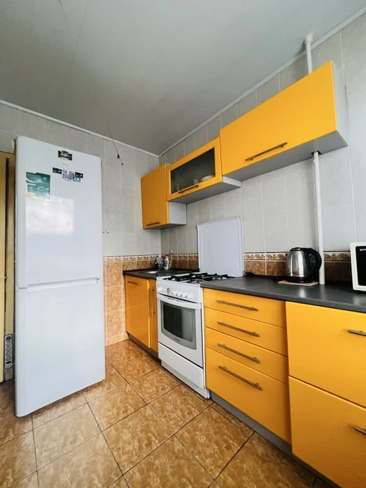 Продам  2-кім кв. на Попова, 6 повхерх, район «Ятрань»
