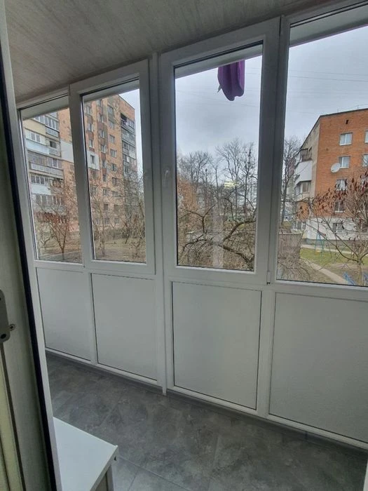 Світла 2к з новим ремонтом, не кутова. ВИПЛАТИТАК 43006