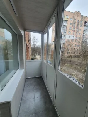 Світла 2к з новим ремонтом, не кутова. ВИПЛАТИТАК 43006