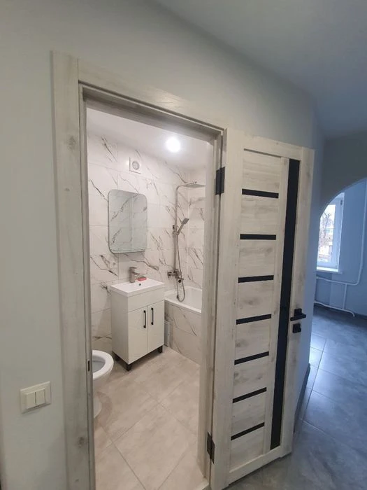 Світла 2к з новим ремонтом, не кутова. ВИПЛАТИТАК 43006
