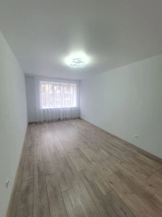 Світла 2к з новим ремонтом, не кутова. ВИПЛАТИТАК 43006