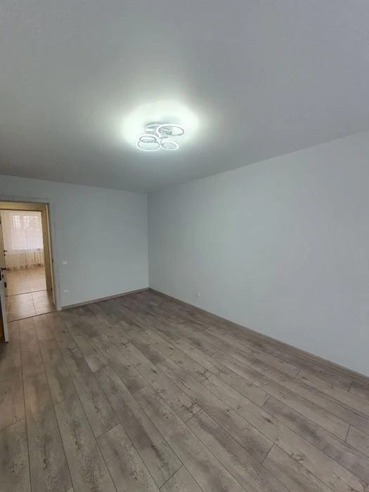Світла 2к з новим ремонтом, не кутова. ВИПЛАТИТАК 43006