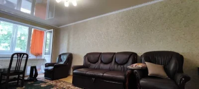 Продається трикімнатна квартира з євроремонтом.Кімнати розді