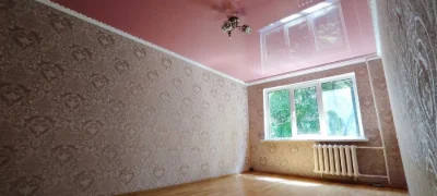 Продається трикімнатна квартира з євроремонтом.Кімнати розді