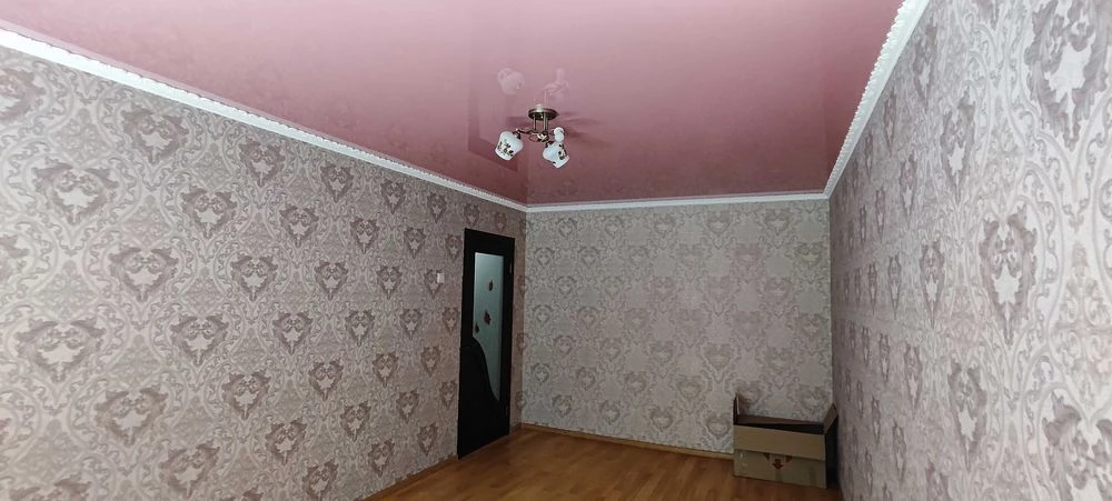 Продається трикімнатна квартира з євроремонтом.Кімнати розді