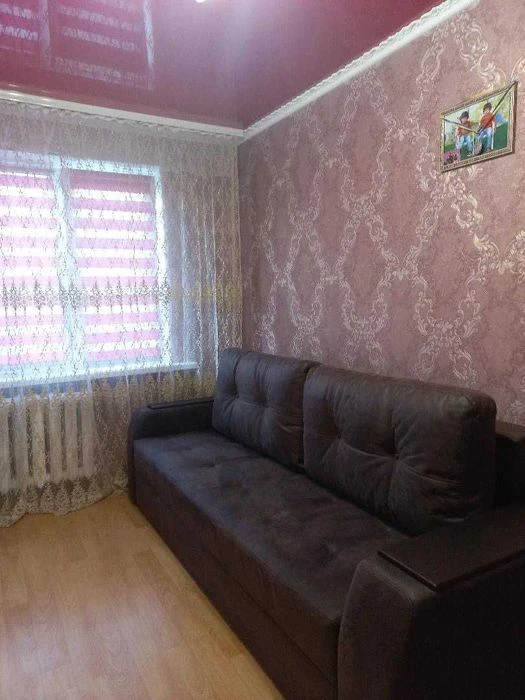 Продається трикімнатна квартира з євроремонтом.Кімнати розді