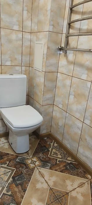 Продається трикімнатна квартира з євроремонтом.Кімнати розді