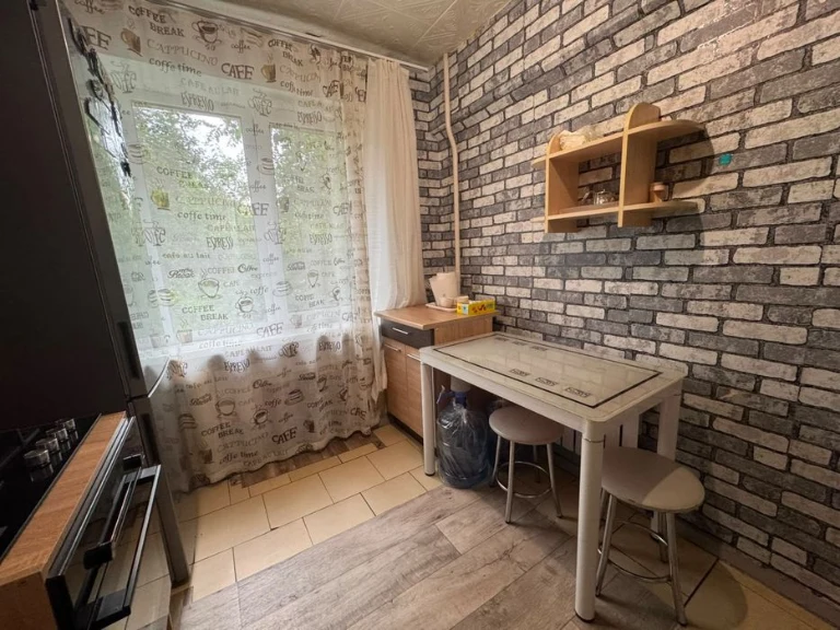 Продам 2 к квартира Киргизская, 12 квартал