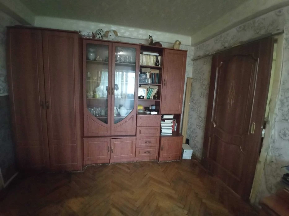 Без комісії ! Продам 2кімнатну,просп Каденюка,17(Гагаріна).