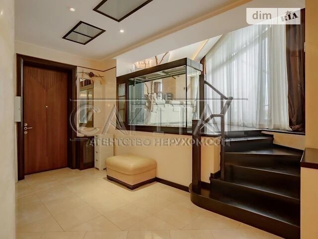 Sale of 3-room apartment 240 sq. m on Volodymyrska st. 49-A • ID