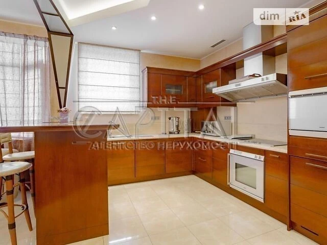 Sale of 3-room apartment 240 sq. m on Volodymyrska st. 49-A • ID