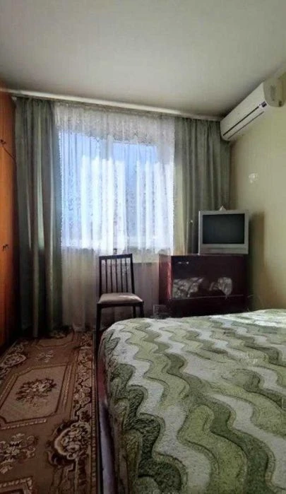 Продам 2к. кв. с раздельными комнатами, 10мин. м. Индустриал