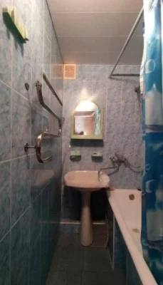 Продам 2к. кв. с раздельными комнатами, 10мин. м. Индустриал
