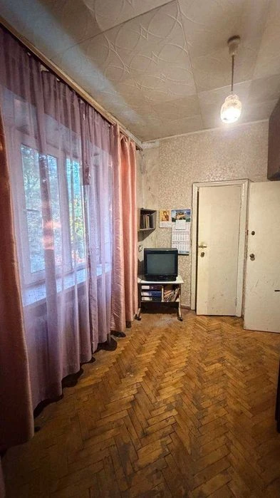 Продам 2-к квартиру під ремонт | Парк Перемоги