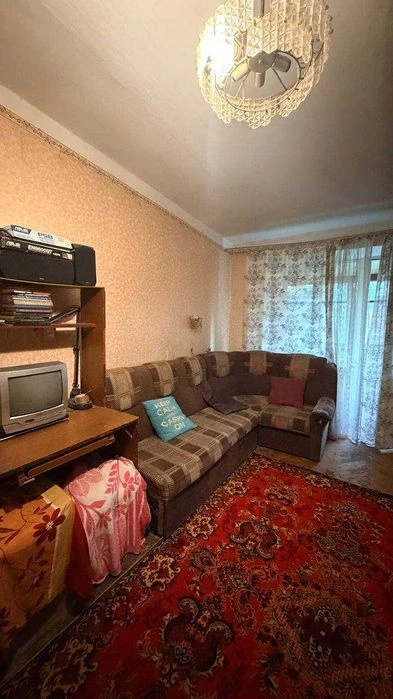 Продам 2-к квартиру під ремонт | Парк Перемоги