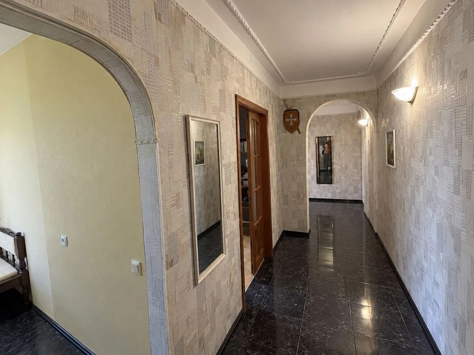 4-кімнатна квартира 97,5 м² на Корольова, Київський район