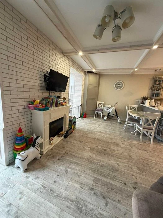 Пропозиція продажу великої(69 м.кв.) 1 кімнатної квартири на
