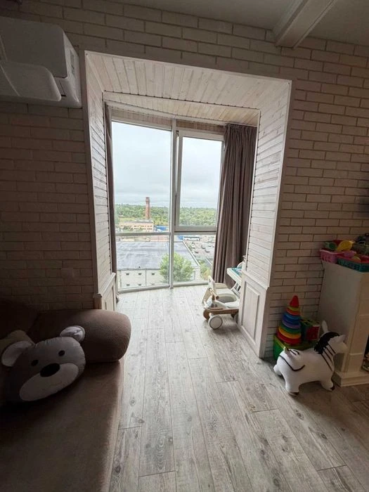 Пропозиція продажу великої(69 м.кв.) 1 кімнатної квартири на