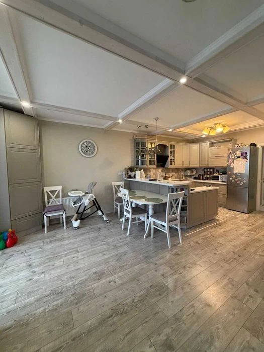 Пропозиція продажу великої(69 м.кв.) 1 кімнатної квартири на