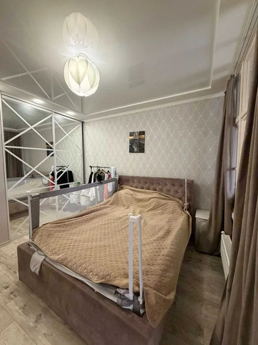Пропозиція продажу великої(69 м.кв.) 1 кімнатної квартири на