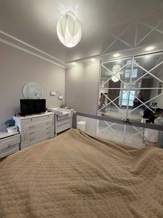 Пропозиція продажу великої(69 м.кв.) 1 кімнатної квартири на