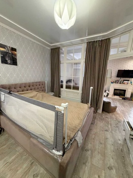 Пропозиція продажу великої(69 м.кв.) 1 кімнатної квартири на